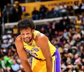 关于湖人观众热烈欢呼！，费德勒迎来十赛季出色发挥观众掌声雷动的信息-爱游戏体育平台