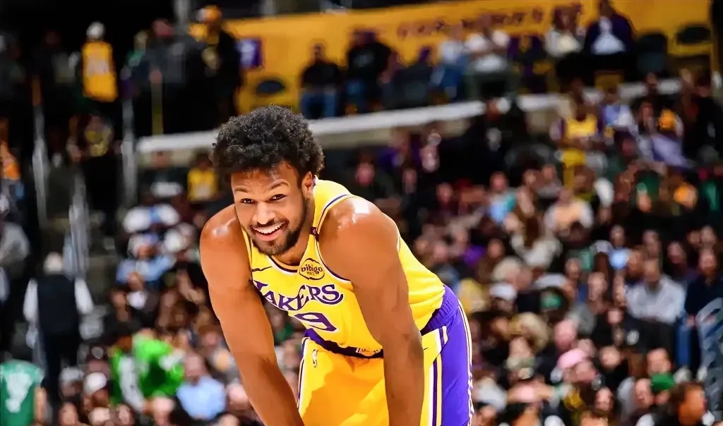 关于湖人观众热烈欢呼!,费德勒迎来十赛季出色发挥观众掌声雷动的信息 关于湖人观众热烈欢呼!,费德勒迎来十赛季出色发挥观众掌声雷动的信息