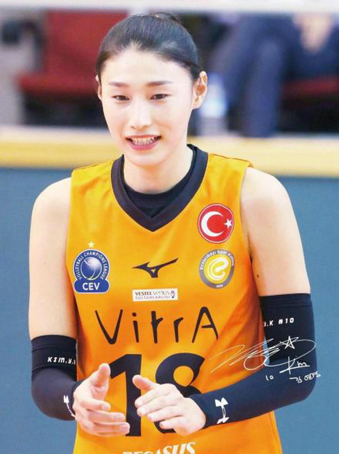 粤西雄鲨队小胜岭北山猫队，排球超级杯上演裁判判罚引热议！客场静默反击